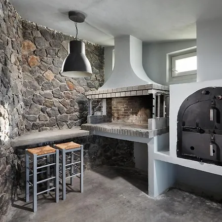 Akrotiri Private Villa *