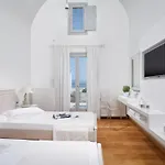 Akrotiri Private Villa Fira (Santorini)