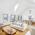 Akrotiri Private *