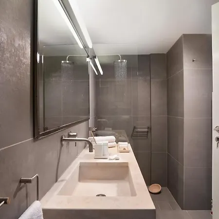 Akrotiri Private * Fira (Santorini)