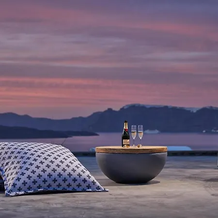 Akrotiri Private * Fira (Santorini)