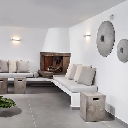 Akrotiri Private Villa *