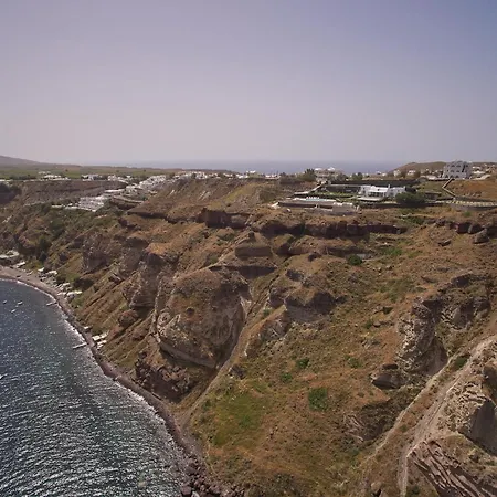 Akrotiri Private Villa *