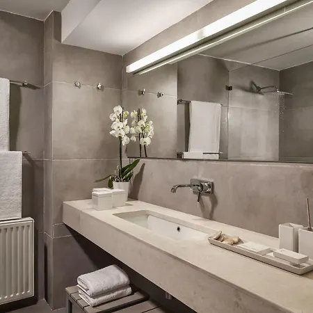 Akrotiri Private * Fira (Santorini)