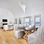 Akrotiri Private *
